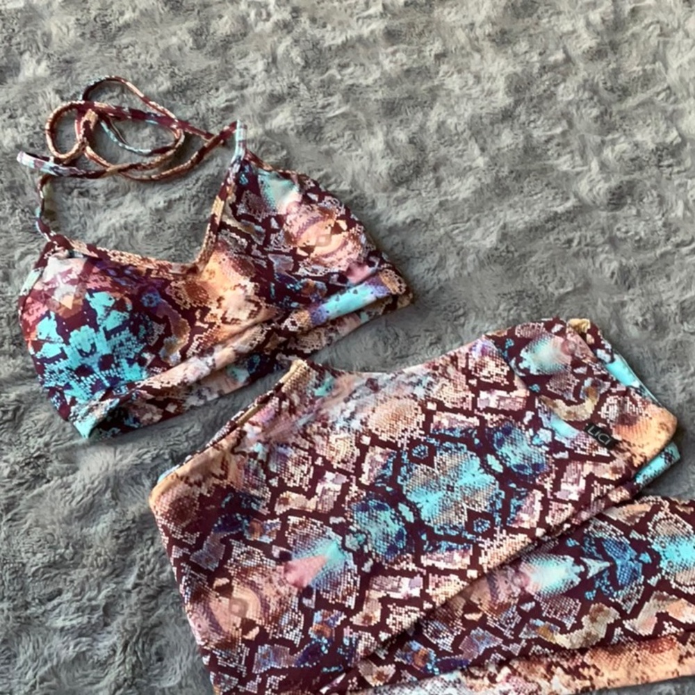 Vibrant Snake-Print Active wear Set in Brown, Teal & Pink